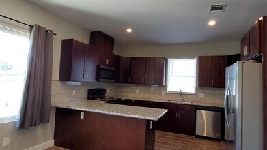 3245 Dixie Dr-Unit -B in Houston, TX - Building Photo - Building Photo