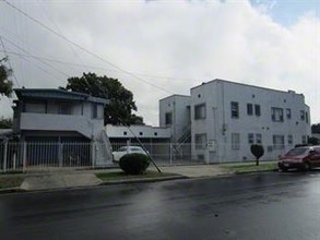 6064 S Budlong Ave in Los Angeles, CA - Building Photo - Building Photo