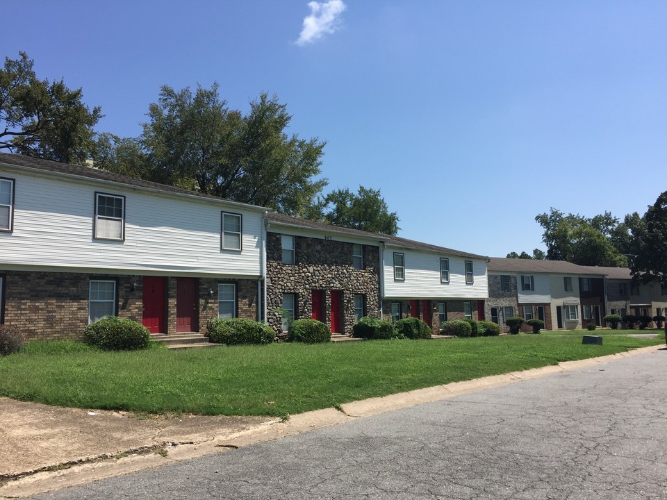 601 Chickadee Dr in Little Rock, AR - Foto de edificio