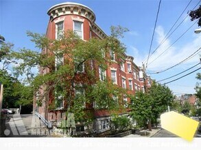 208 Winthrop Rd, Unit 37 in Brookline, MA - Building Photo - Building Photo