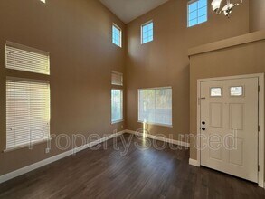 2156 Fountain Square Ave in Manteca, CA - Foto de edificio - Building Photo