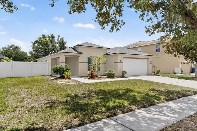 property at 10610 Boyette Creek Blvd