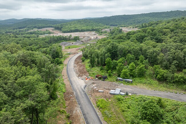 Tuxedo Reserve in Tuxedo Park, NY - Building Photo - Building Photo