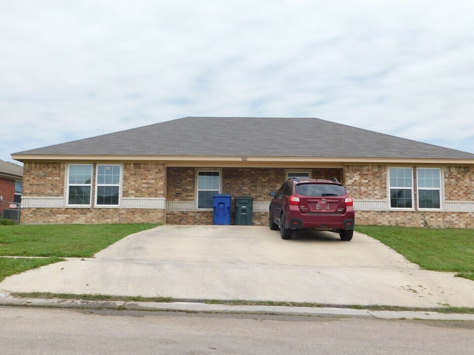 304 Janelle Dr-Unit -A in Copperas Cove, TX - Building Photo