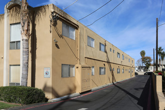 Palm Towers Apartments in El Cajon, CA - Building Photo - Building Photo