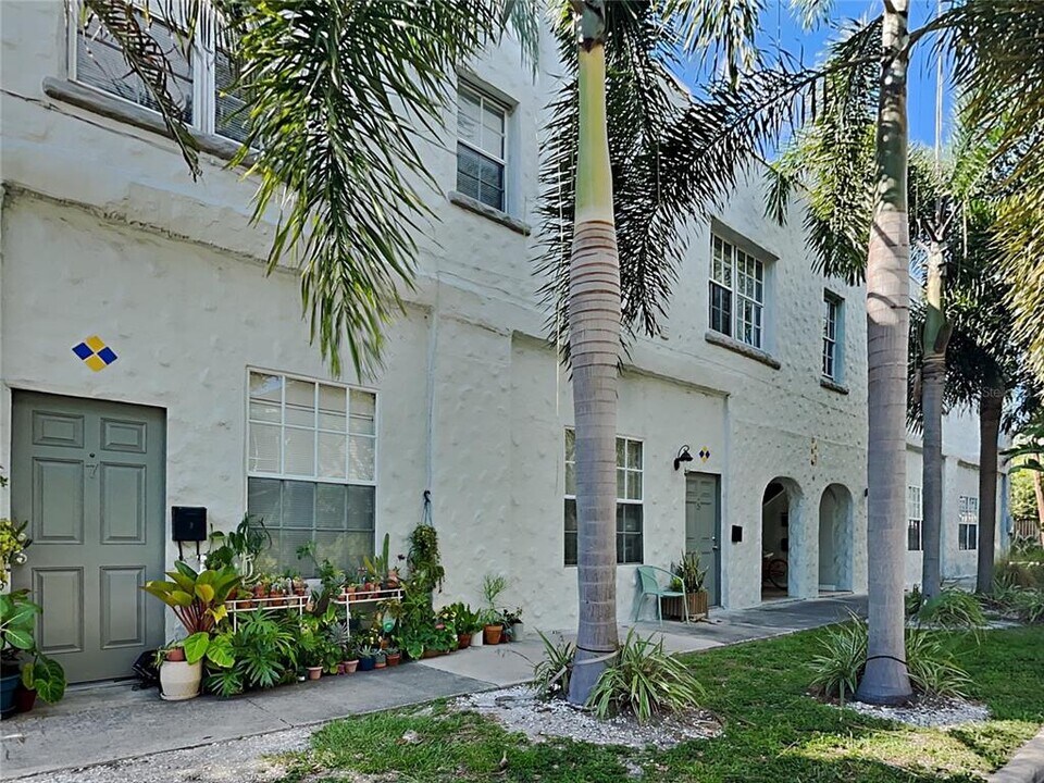 2305 W Texas Ave in Tampa, FL - Building Photo