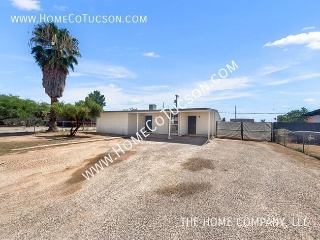 3966 E Sylvane Dr in Tucson, AZ - Building Photo - Building Photo