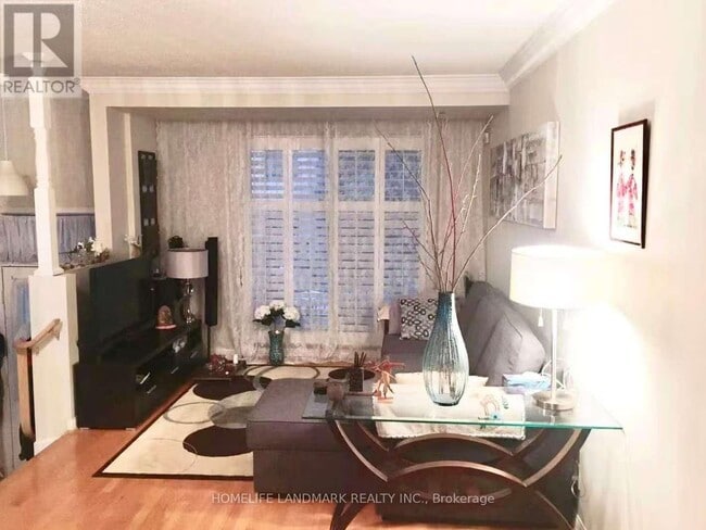 28 Sommerset Way in Toronto, ON - Building Photo - Building Photo