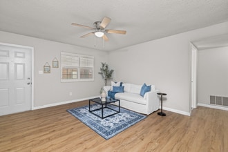 1607 Redbird Cove in St. Louis, MO - Building Photo - Building Photo