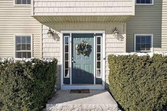 3 Diana Hill Dr in Millbury, MA - Foto de edificio - Building Photo