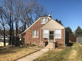 4936 Woolworth Ave in Omaha, NE - Building Photo