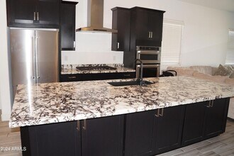 10864 W Marshall Ave in Phoenix, AZ - Foto de edificio - Building Photo