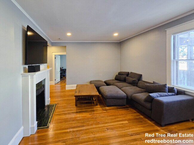 237 Chestnut Hill Ave, Unit 1 in Boston, MA - Building Photo - Building Photo