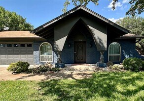 120 Lakeway Dr in Benbrook, TX - Building Photo