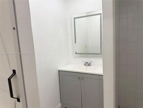 2322 SW 106th Ct in Miami, FL - Foto de edificio - Building Photo
