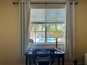 7940 N Nob Hill Rd in Tamarac, FL - Foto de edificio - Building Photo