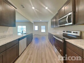 1917 Belmont Dr in Seagoville, TX - Foto de edificio - Building Photo