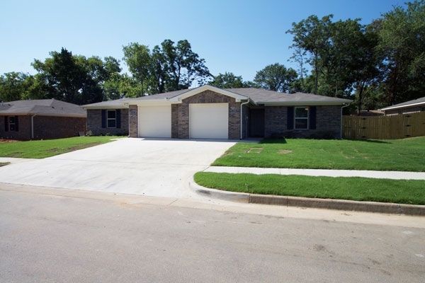 12400 Kara Lynn Pl in Tyler, TX - Building Photo