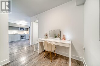 585-1585 Bloor St E in Toronto, ON - Building Photo - Building Photo