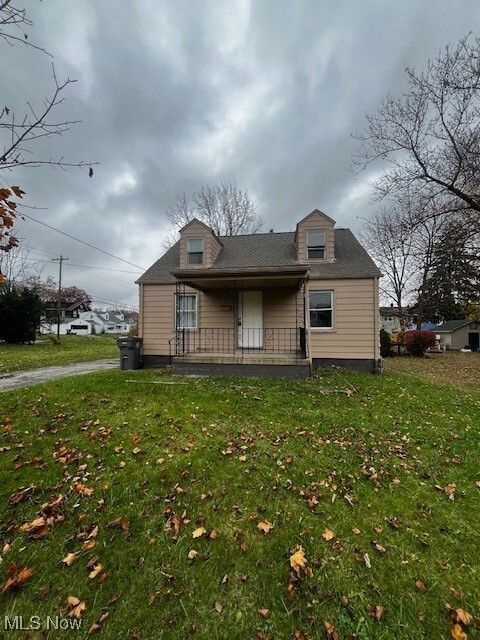 806 Detroit Ave in Youngstown, OH - Building Photo