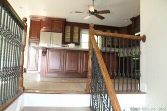 81 Woodridge Dr S in Stamford, CT - Building Photo - Building Photo