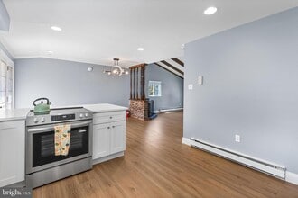 343 Sugartown Rd in Wayne, PA - Building Photo - Building Photo