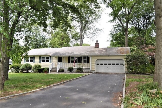 property at 4 Oriole Dr