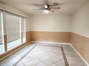 10306 Jockey Club Dr in Houston, TX - Foto de edificio - Building Photo