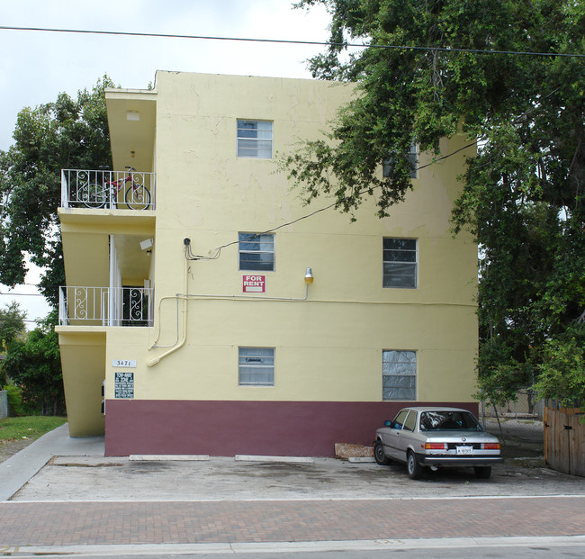 3471 Grand Ave in Miami, FL - Building Photo - Building Photo