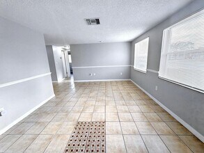 8628 Velvet Dr in Port Richey, FL - Building Photo - Building Photo