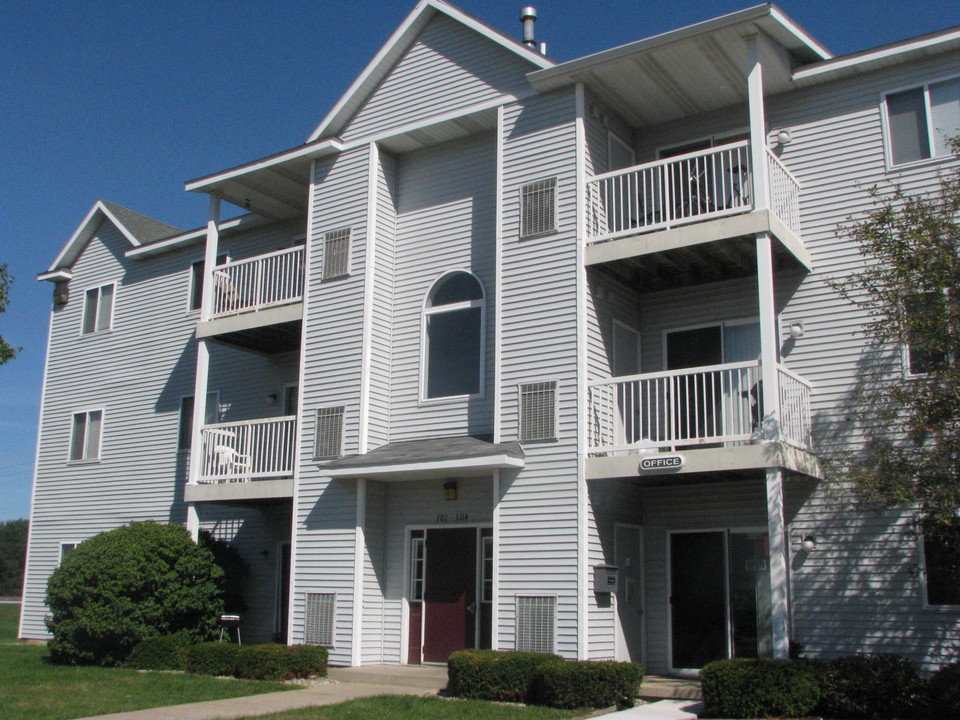 Thorn-Barry Apartments in Middleville, MI - Building Photo