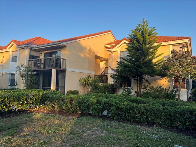 5621 Riverside Dr in Coral Springs, FL - Foto de edificio - Building Photo