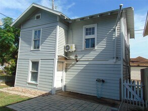 5113 Avenue O 1/2 in Galveston, TX - Building Photo - Building Photo