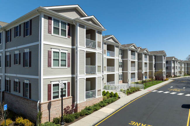 Nobility Crest in Ocean, NJ - Foto de edificio - Building Photo