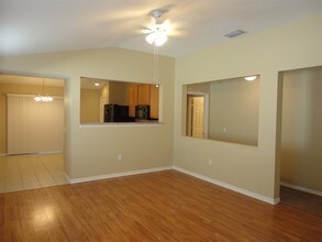 11912 Mango Groves Blvd in Seffner, FL - Building Photo - Building Photo