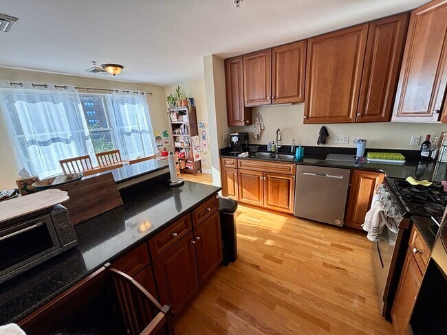 320 Rindge Ave in Cambridge, MA - Building Photo - Building Photo