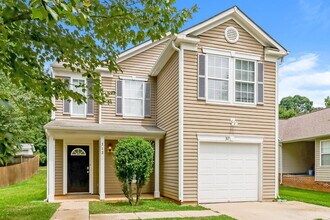 312 Cloverdale Ct in Statesville, NC - Foto de edificio - Building Photo