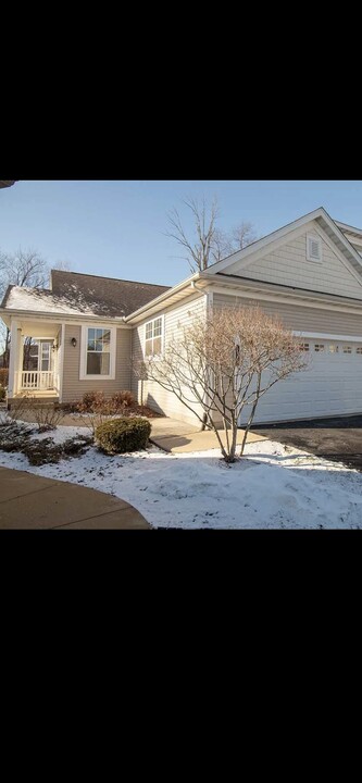 5503 Sandhutton Ct, Unit 5503 in Rockford, IL - Building Photo