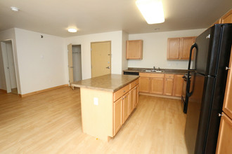 Badlands Apartments II in Williston, ND - Building Photo - Interior Photo