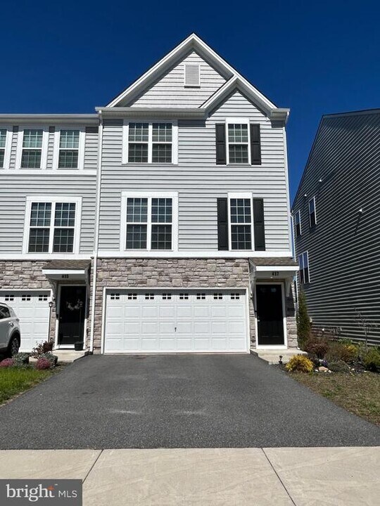 417 Wyatt Dr in Townsend, DE - Building Photo