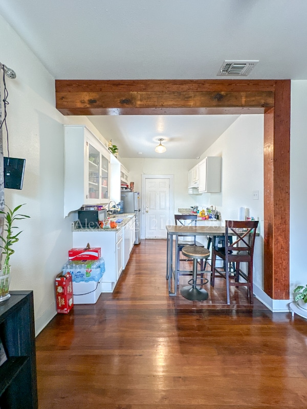 902 Dakota St in San Antonio, TX - Foto de edificio - Building Photo