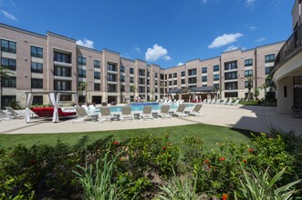 Ivy Lofts in Pearland, TX - Foto de edificio - Building Photo