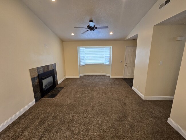 2575 Dry Creek Dr in Riverton, UT - Building Photo - Building Photo