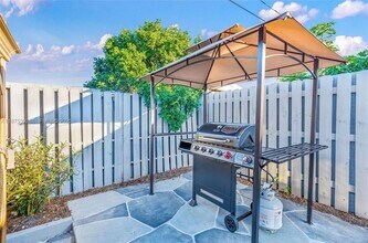 5740 NE 19th Ave in Fort Lauderdale, FL - Building Photo - Building Photo