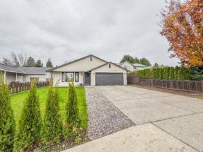 12502 NE 19th St in Vancouver, WA - Building Photo - Building Photo