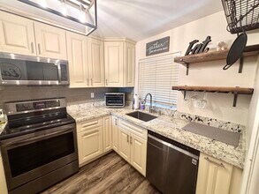 9410 Tangerine Pl in Davie, FL - Building Photo - Building Photo