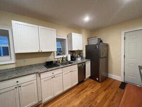 41 Cross St, Unit A in Somerville, MA - Building Photo - Building Photo