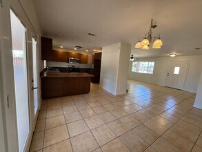 7484 Glider Ave in Hesperia, CA - Building Photo - Building Photo