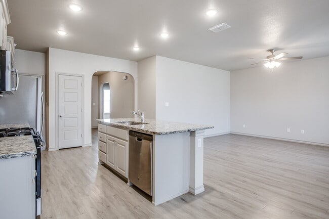 7518 88th St in Lubbock, TX - Foto de edificio - Building Photo