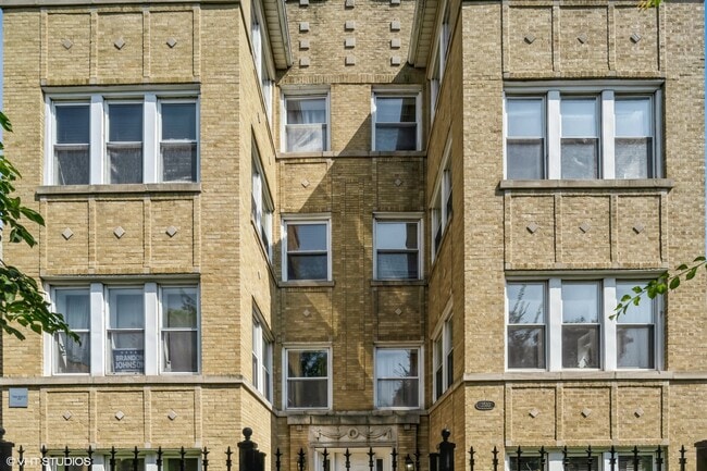 property at 3510 W Palmer St